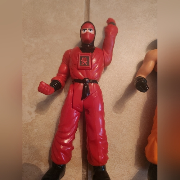 MILTON BRADLEY KARATE FIGHTERS DRAGON KICK AND RED NINJA Action Figure (H) - Picture 2 of 4